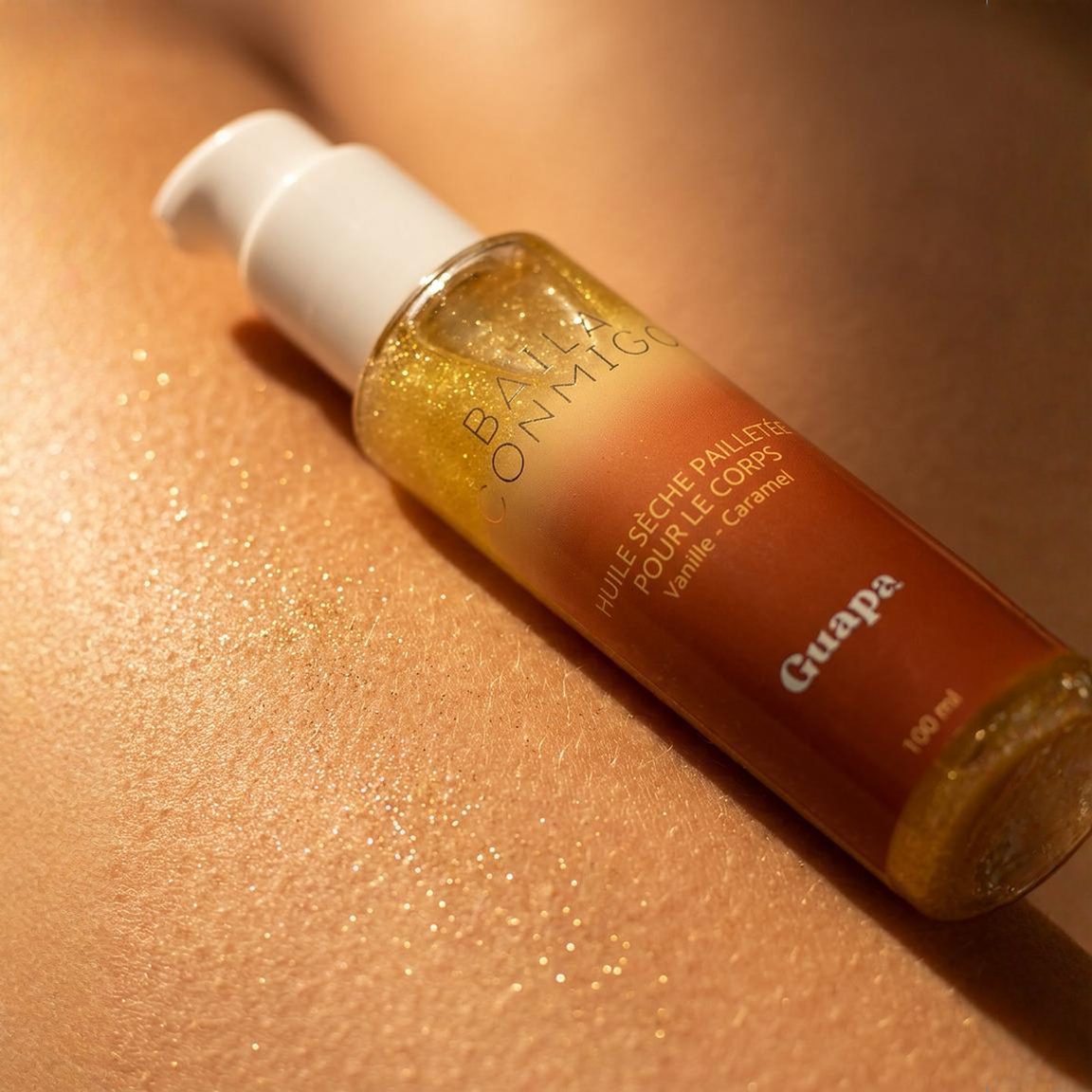 Huile corps pailletée : les paillettes sont-elles dangereuses pour la peau ?